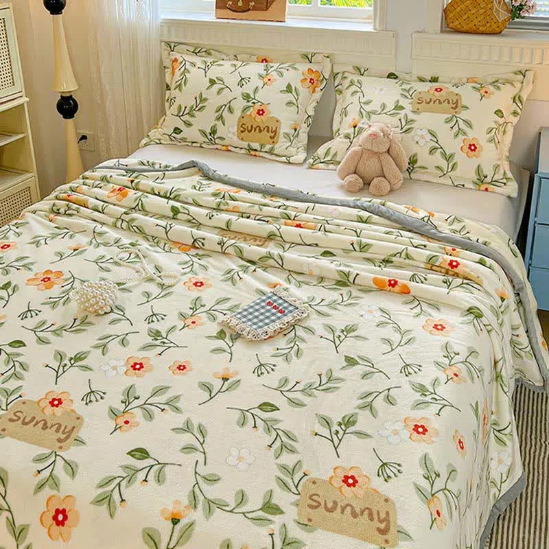 Warme Überwurfdecke mit gelben Blumenblättern