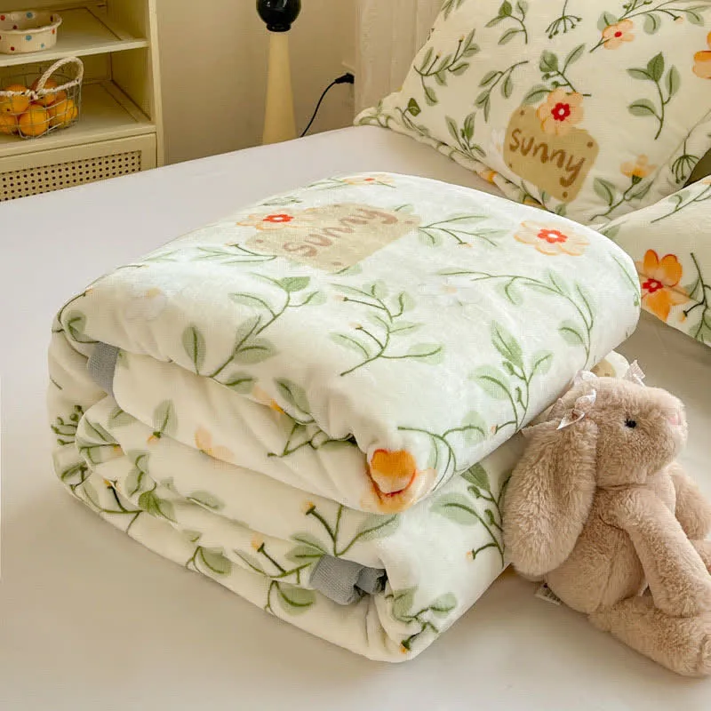 Warme Überwurfdecke mit gelben Blumenblättern