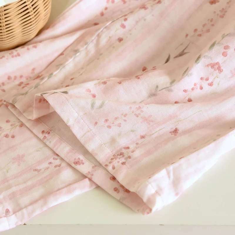Rosa gestreiftes Kimono-Loungewear-Set mit Blumenmuster