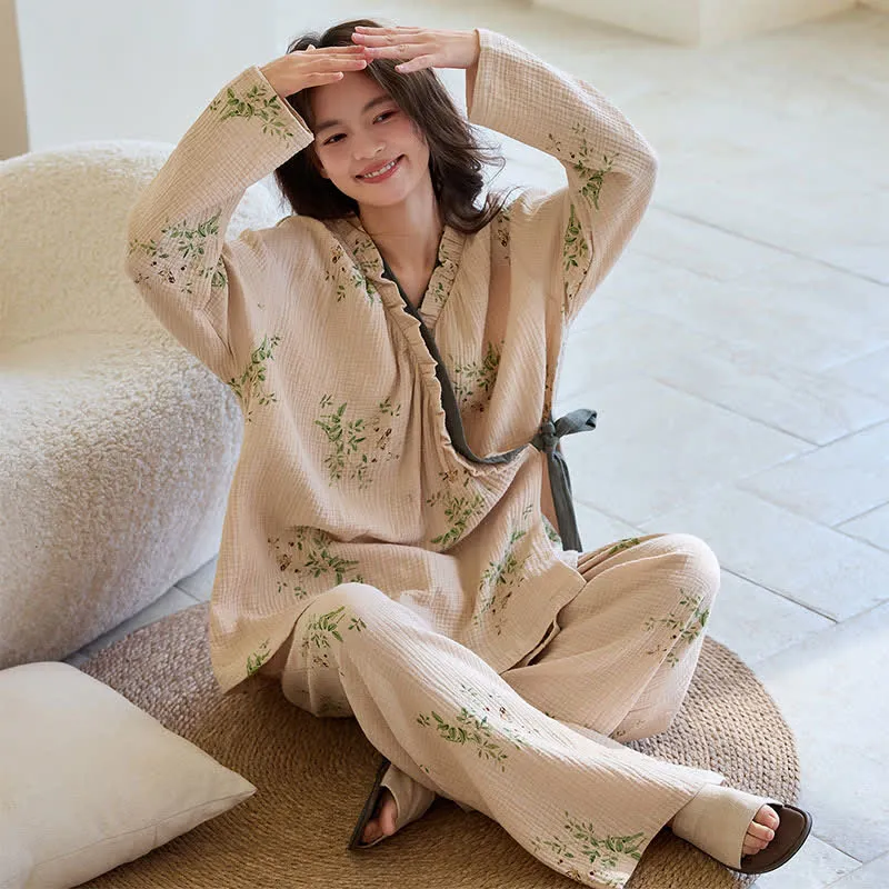 Loungewear-Set mit Kimono und botanischem Blattmuster