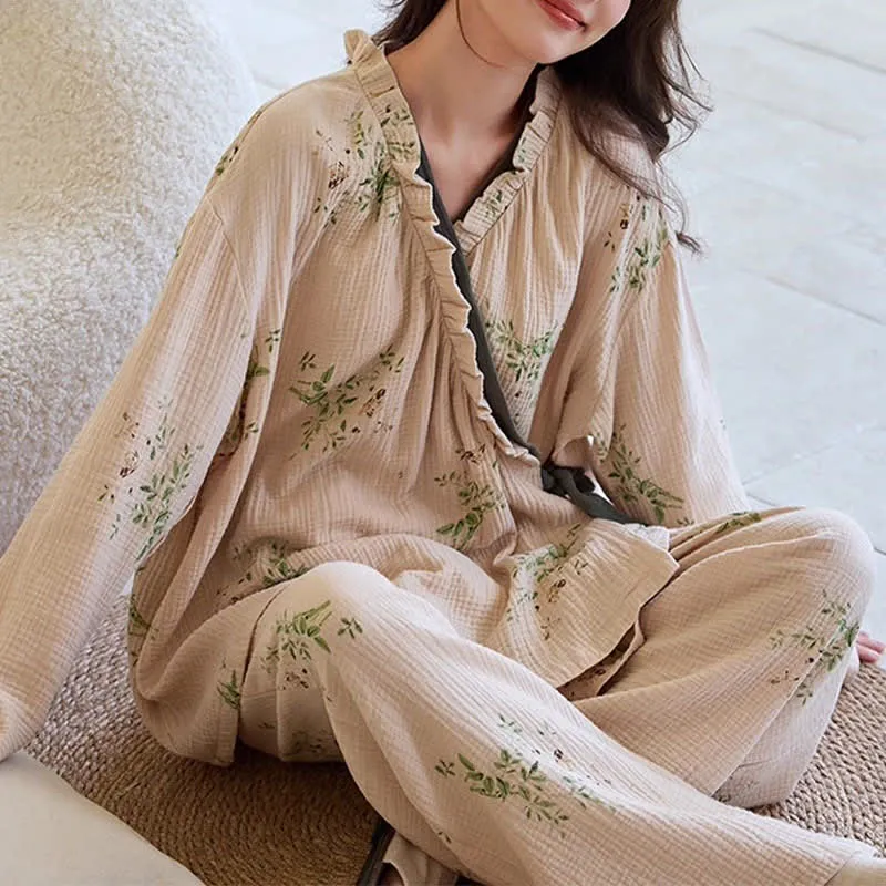 Loungewear-Set mit Kimono und botanischem Blattmuster