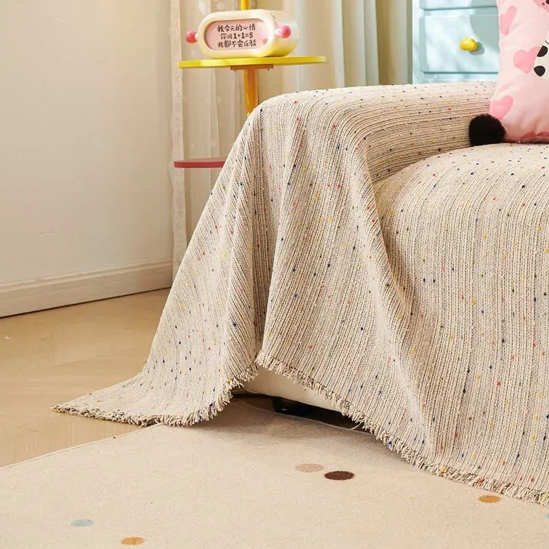 Sofaschoner aus Chenille mit bunten Punkten