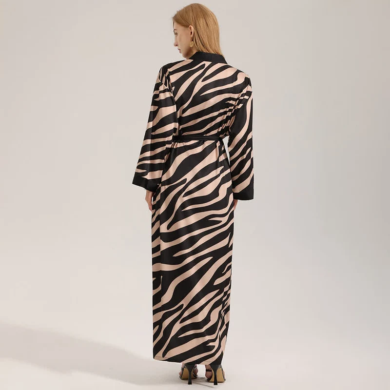 Langärmliger Kimono-Bademantel mit Zebramuster