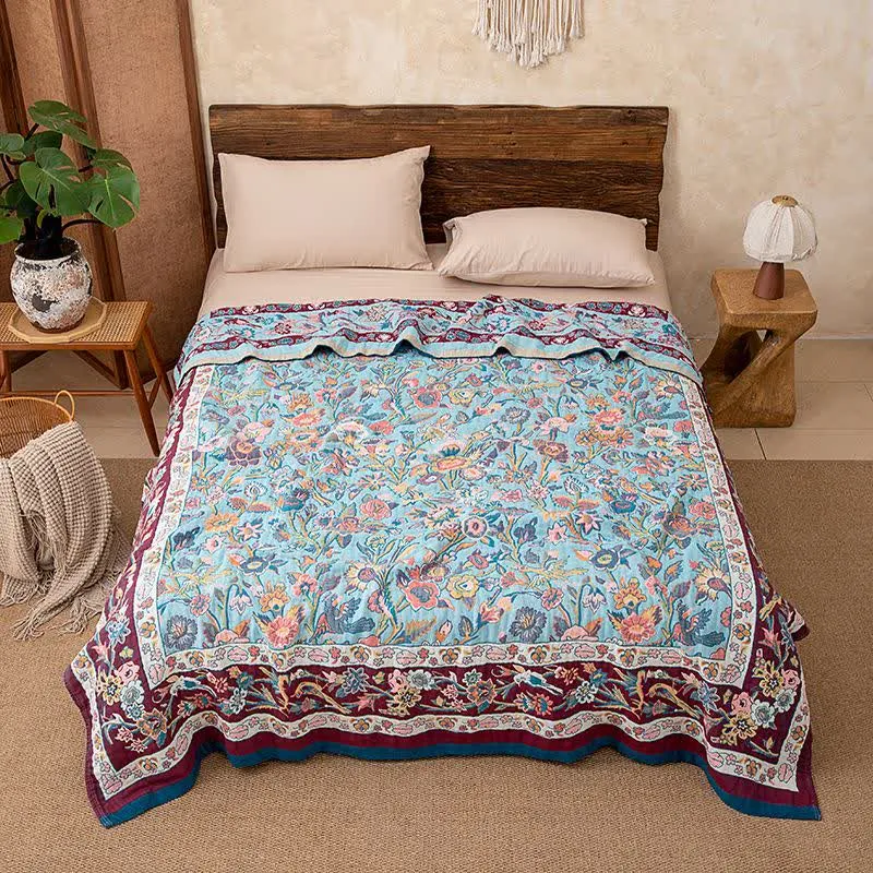 Blaue Steppdecke aus Baumwollgaze mit Blumenmuster
