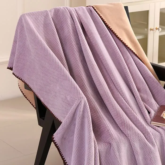 Warme Überwurfdecke aus kariertem Jacquard