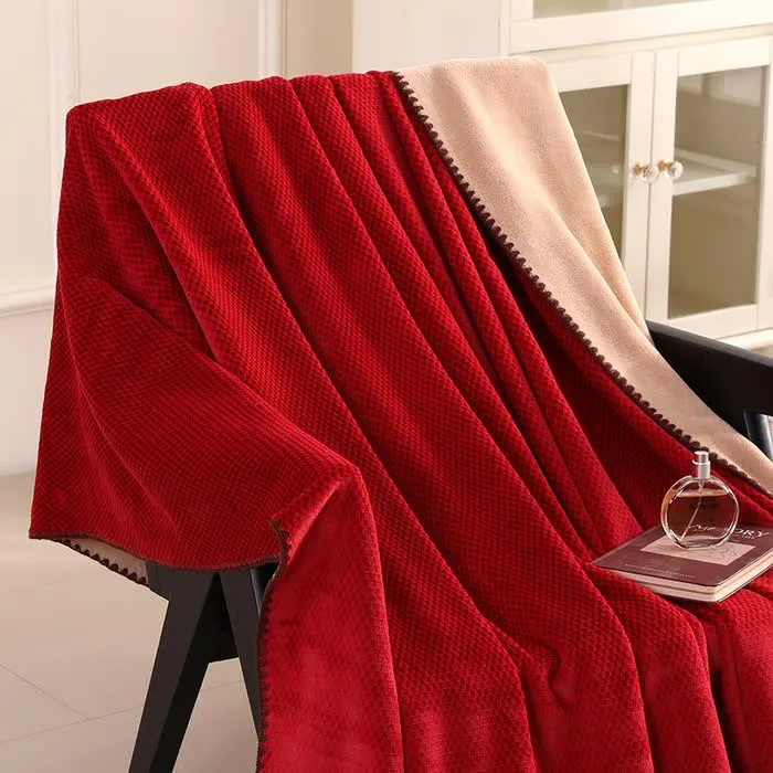 Warme Überwurfdecke aus kariertem Jacquard