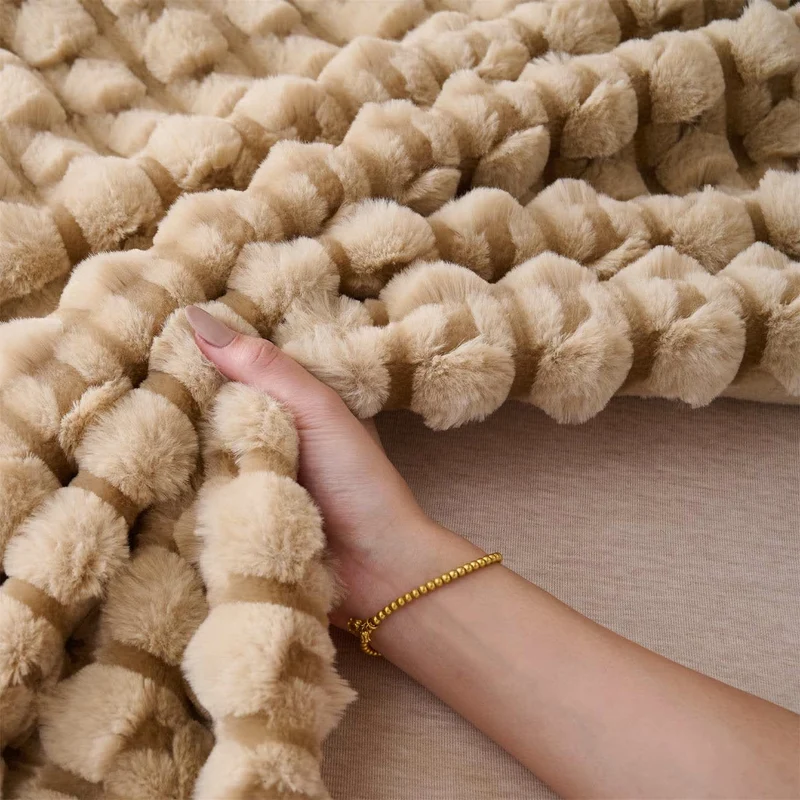 Moderne, luxuriöse Fleece-Überwurfdecke