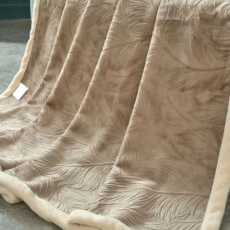 Warme Überwurfdecke mit Blattstruktur