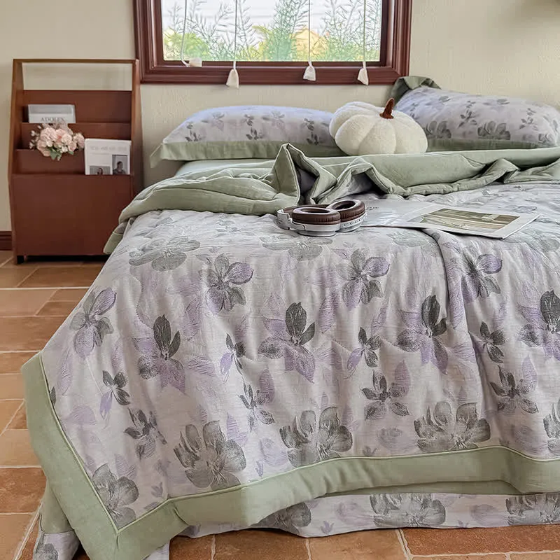 Elegante Sommerdecke aus reiner Baumwolle mit Blumenmuster und zweilagiger Gaze