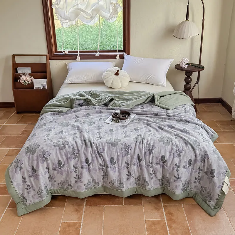 Elegante Sommerdecke aus reiner Baumwolle mit Blumenmuster und zweilagiger Gaze