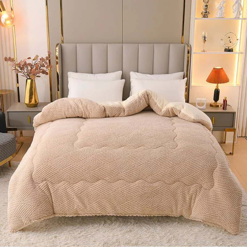 Sherpa-Plüschdecke mit wellenförmigen Streifen aus Jacquard