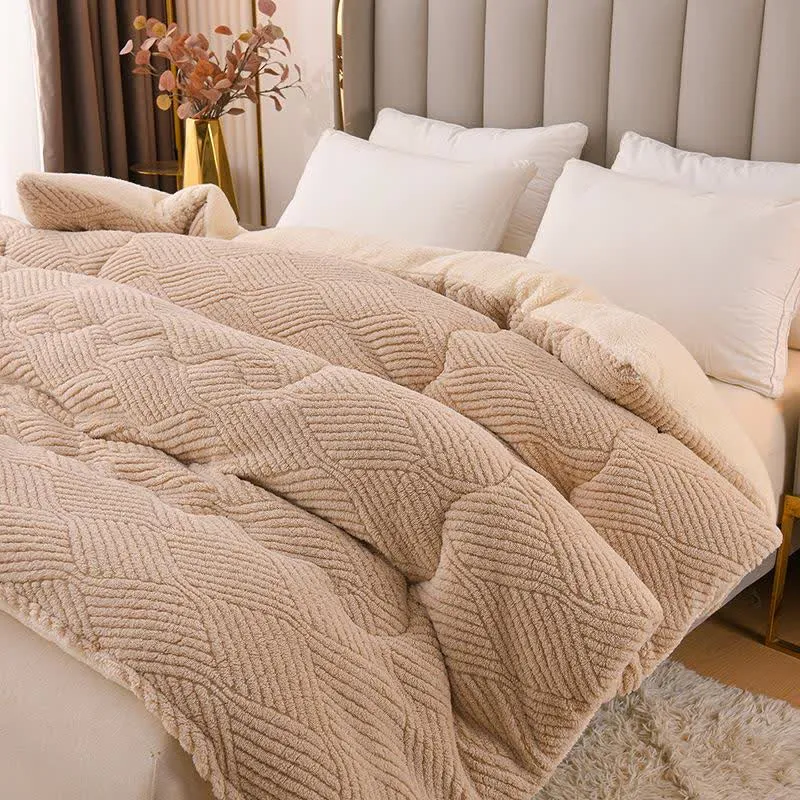Sherpa-Plüschdecke mit wellenförmigen Streifen aus Jacquard