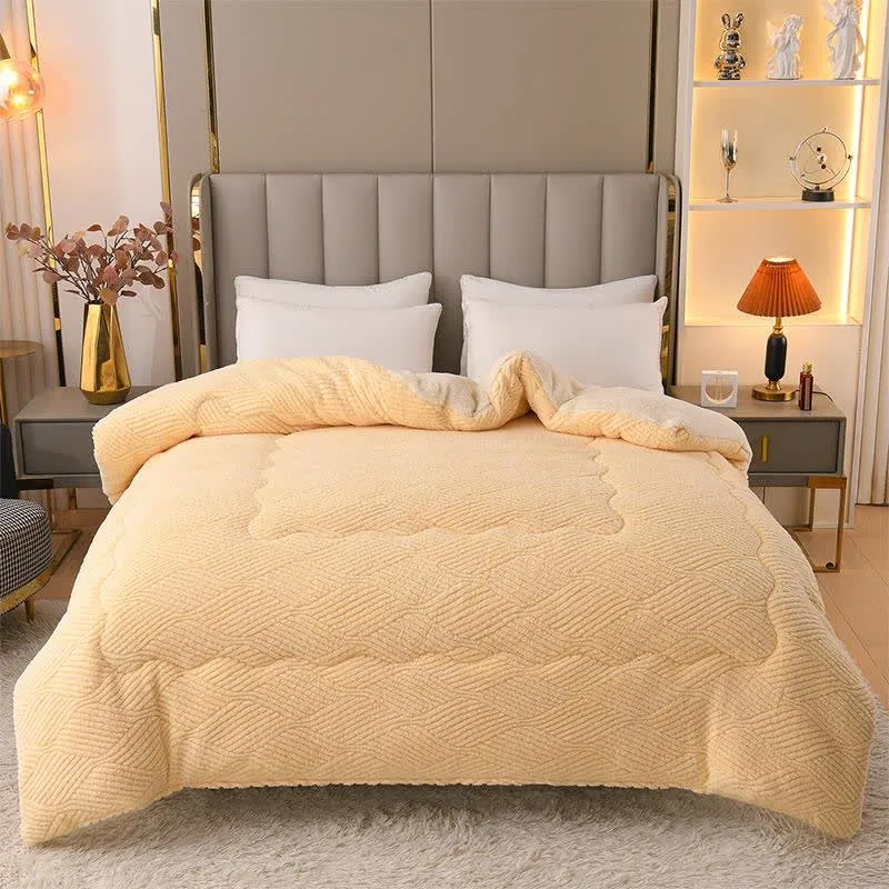 Sherpa-Plüschdecke mit wellenförmigen Streifen aus Jacquard