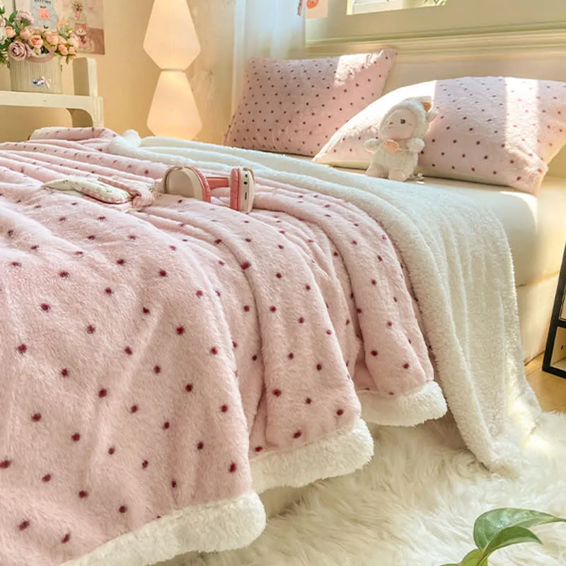 Warme Überwurfdecke mit rosa Punkten