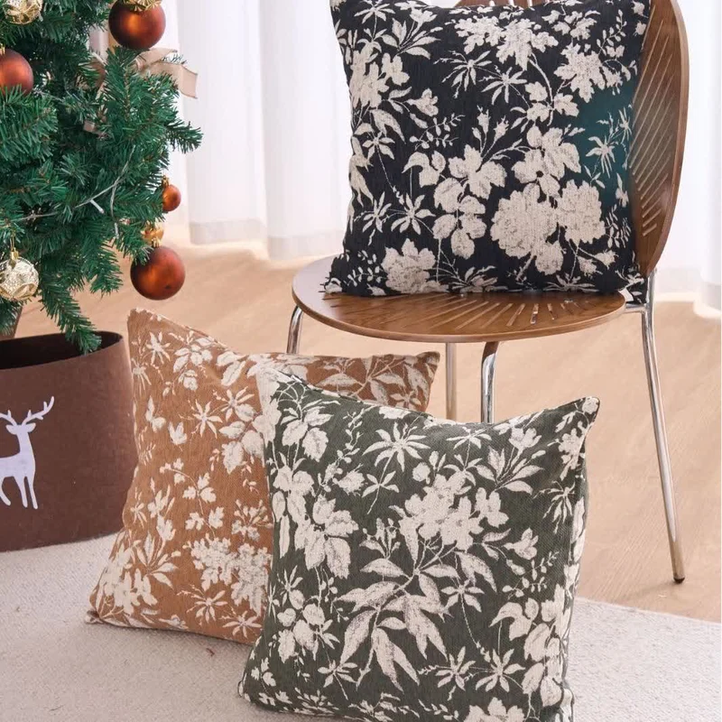 Kissen mit Blumenblatt-Motiv und Einsatz