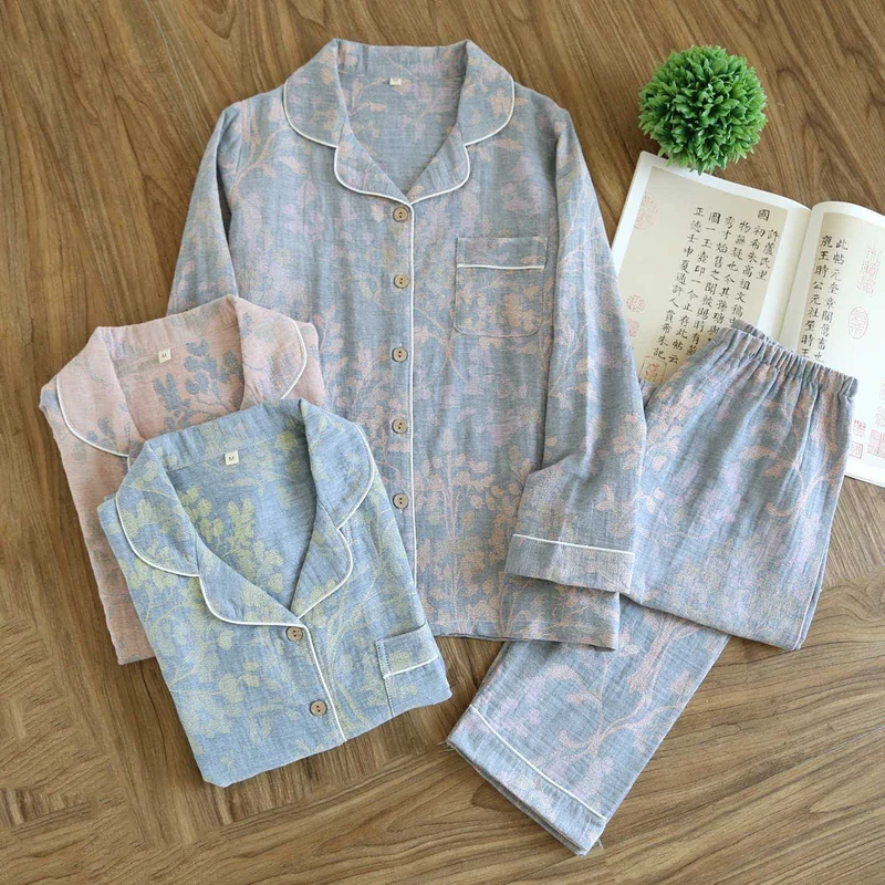 Elegantes Loungewear-Set aus Bio-Baumwolle mit Blumenmuster