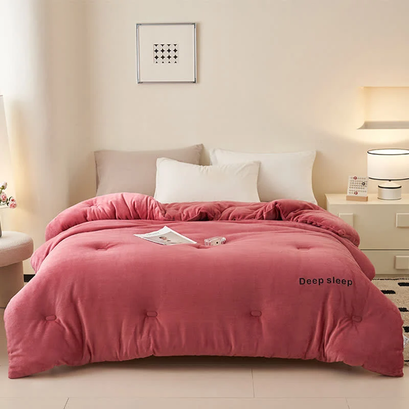 Flauschige, warme Plüschdecke mit Buchstabendruck