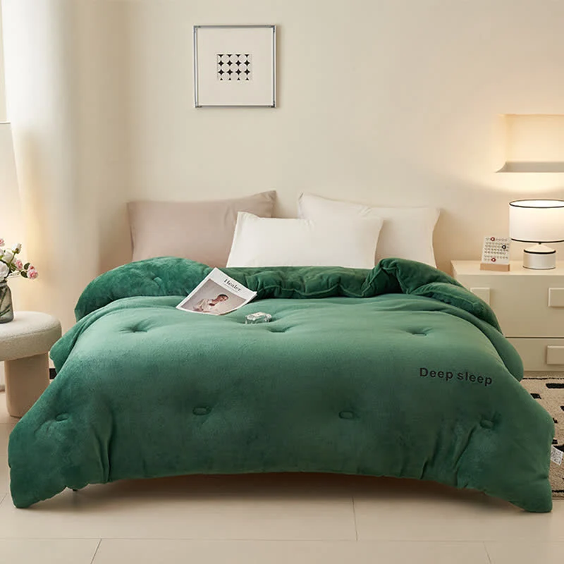Flauschige, warme Plüschdecke mit Buchstabendruck