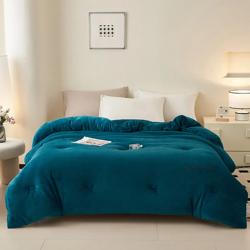 Flauschige, warme Plüschdecke mit Buchstabendruck
