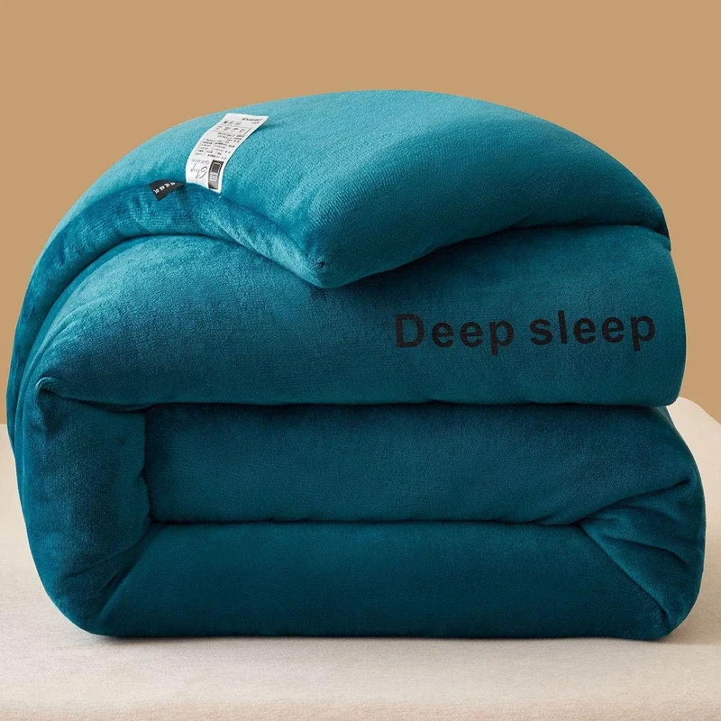 Flauschige, warme Plüschdecke mit Buchstabendruck