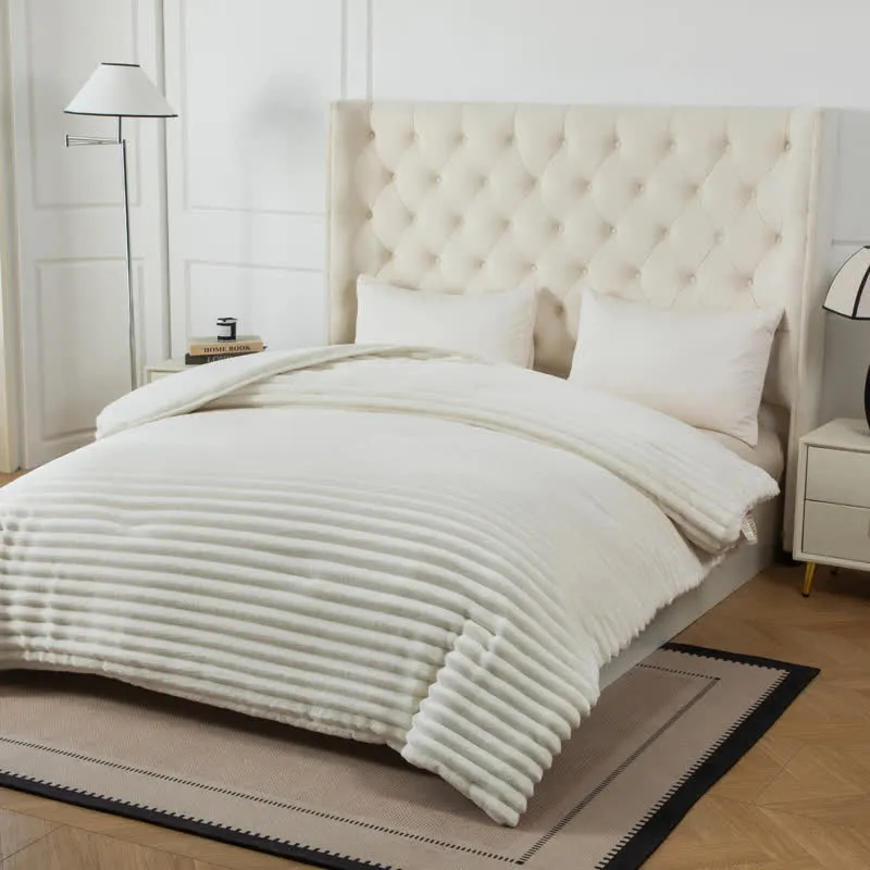Einfarbige gerippte Plüschdecke