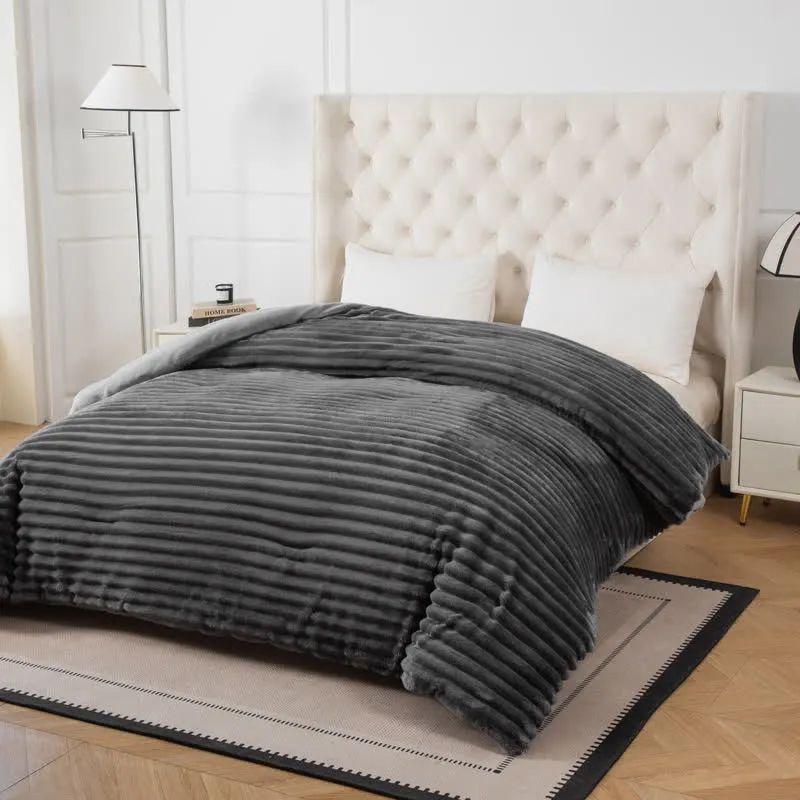 Einfarbige gerippte Plüschdecke