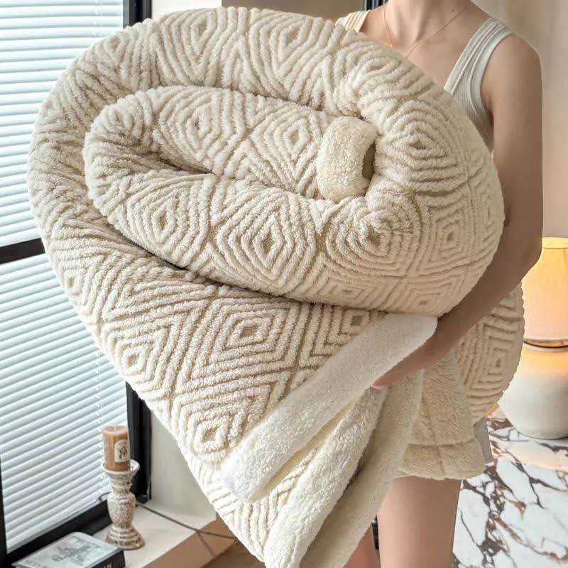 Sherpa-Überwurfdecke mit geometrischem Rautenmuster und Jacquardmuster