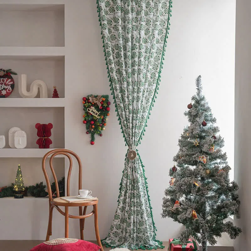 Weihnachtsvorhang mit floralem Edelweiß-Print
