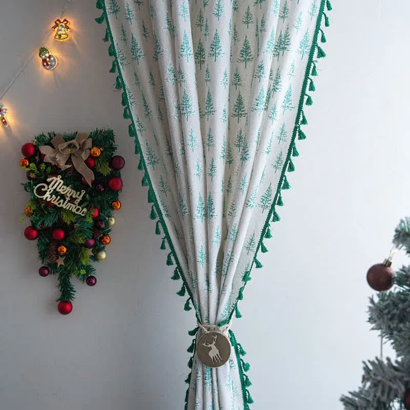 Vorhang mit grünem Tannenbaum-Print