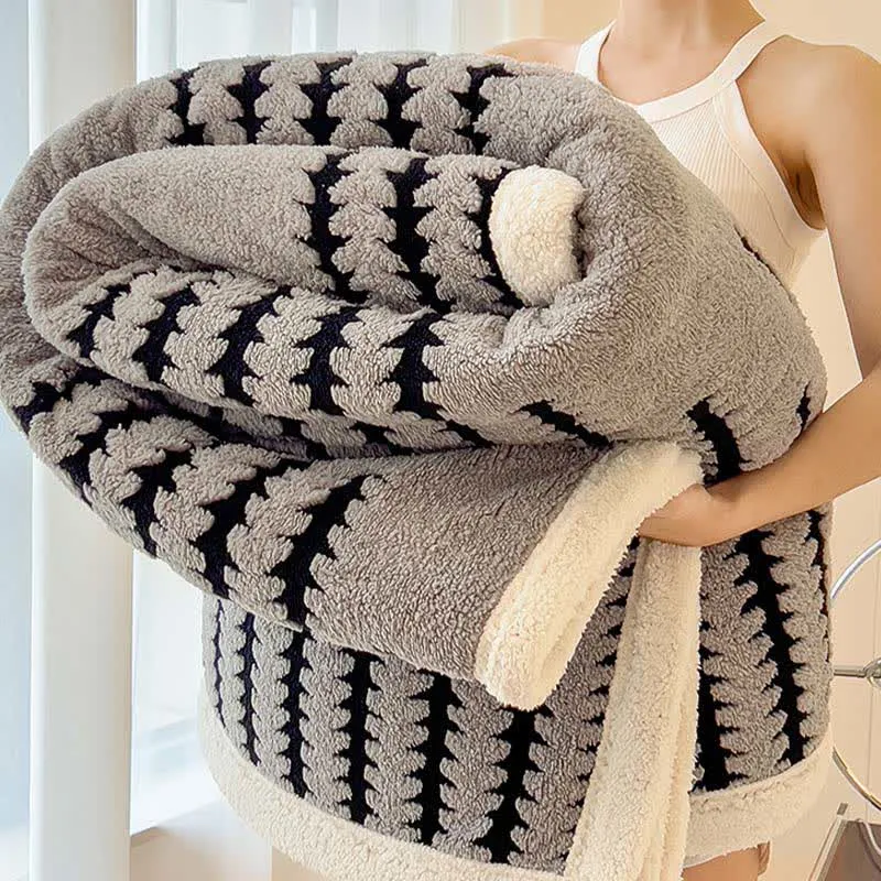 Jacquard-Überwurfdecke mit geometrischem Muster