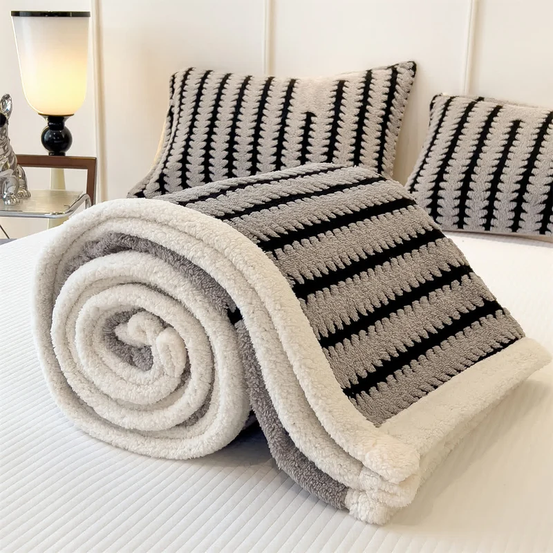 Jacquard-Überwurfdecke mit geometrischem Muster