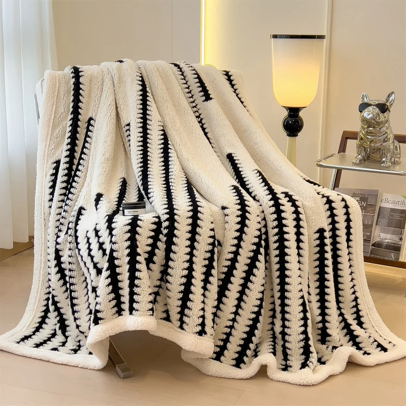 Jacquard-Überwurfdecke mit geometrischem Muster