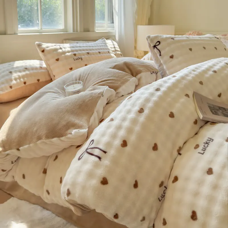 Warmes Bettwäscheset mit Herzschleife und Plüsch