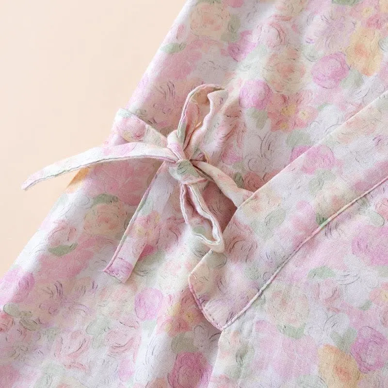 Rosafarbener japanischer Pyjama aus Baumwollgaze mit Blumenmuster