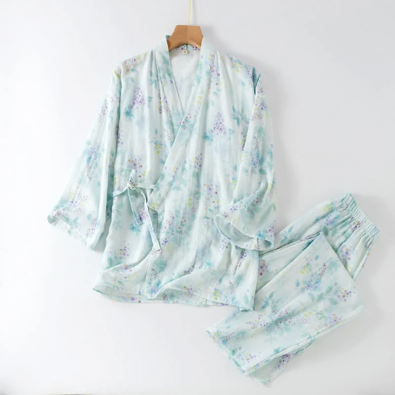 Japanischer Pyjama aus Baumwollgaze mit lila Aufdruck