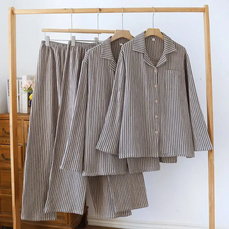 Einfaches Loungewear-Set aus reiner Baumwolle mit Streifen