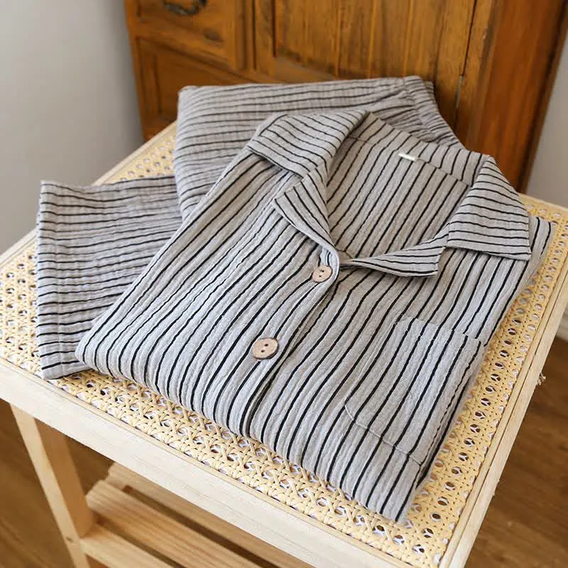 Einfaches Loungewear-Set aus reiner Baumwolle mit Streifen