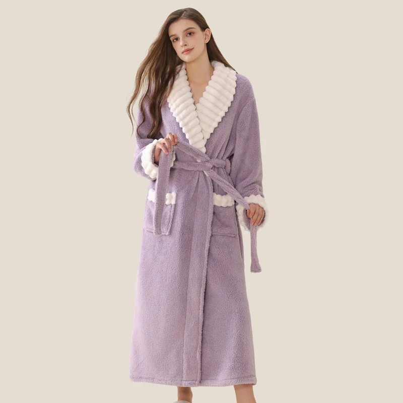 Langer Plüsch-Fleece-Bademantel mit Taschen