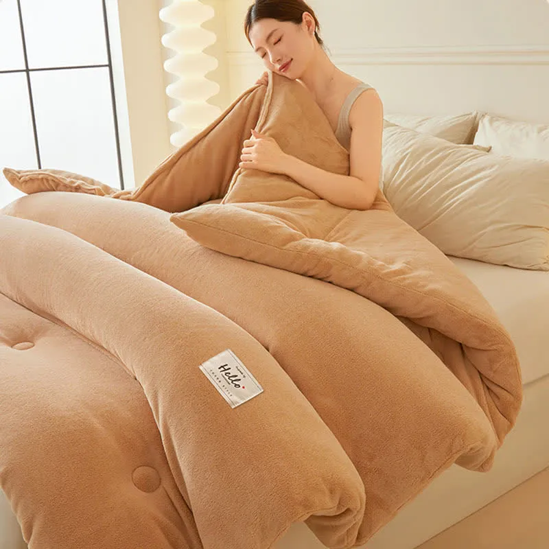 Einfache, einfarbige, warme Plüschdecke