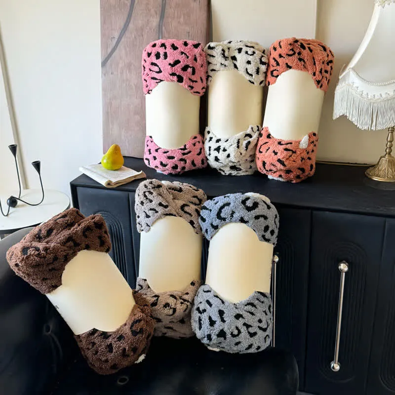 Sherpa-Überwurfdecke mit Leopardenmuster und Jacquardmuster