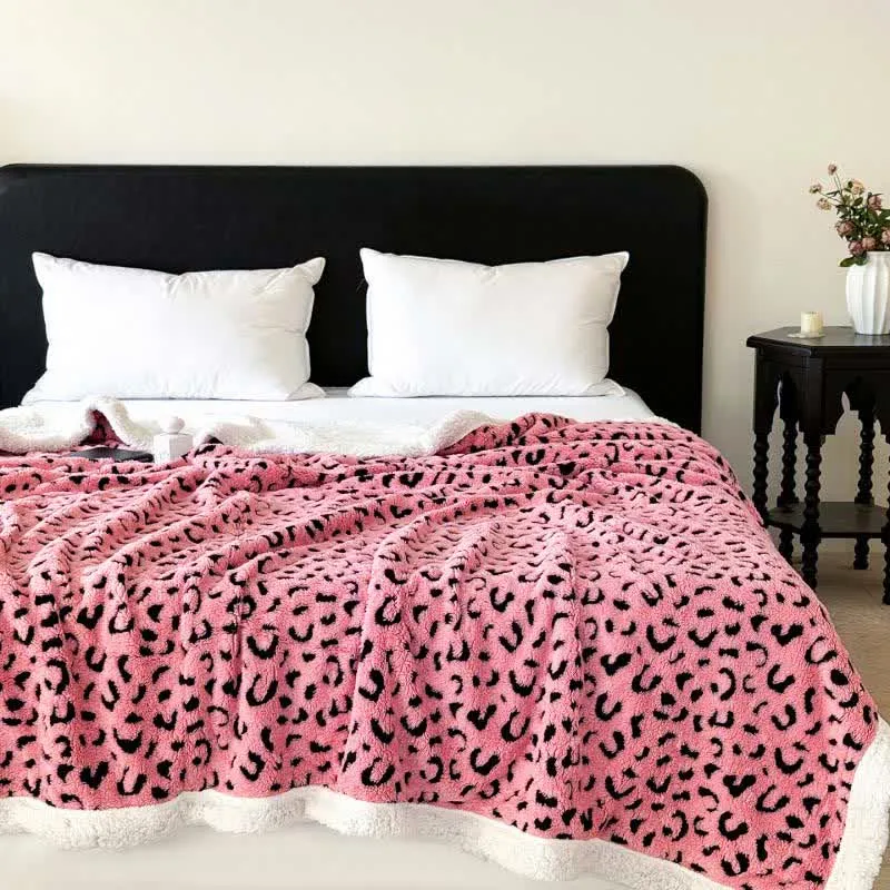 Sherpa-Überwurfdecke mit Leopardenmuster und Jacquardmuster