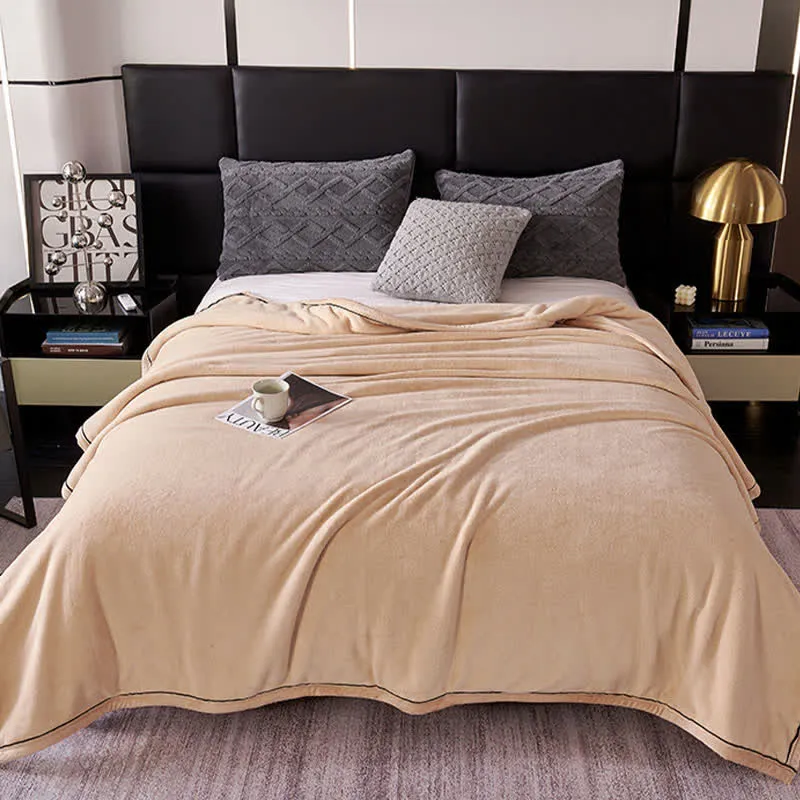 Einfarbige Decke im minimalistischen Stil