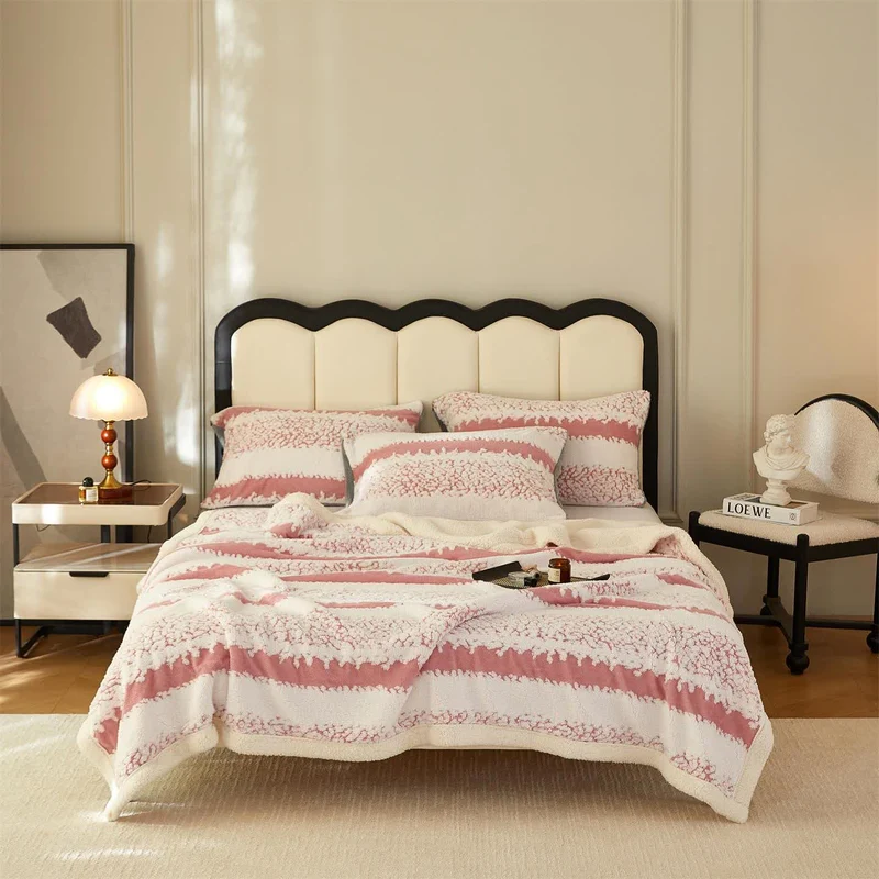 Doppellagige Sherpa-Decke mit Streifenmuster