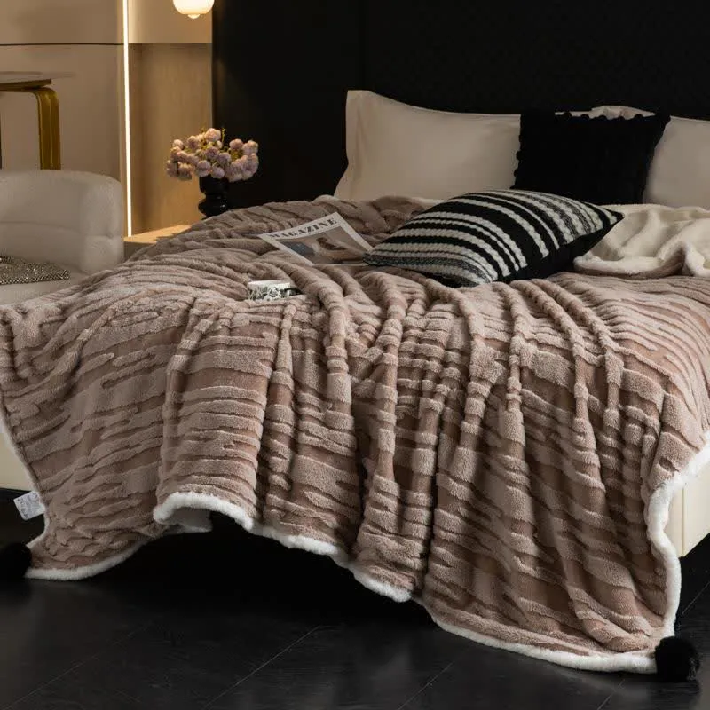 Strukturierte gestreifte Jacquard-Überwurfdecke