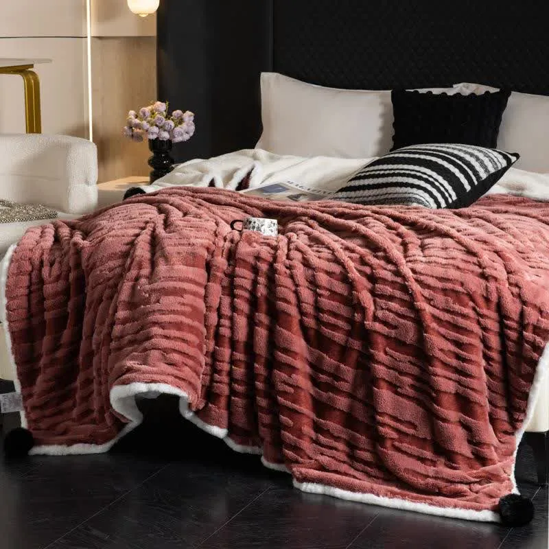 Strukturierte gestreifte Jacquard-Überwurfdecke