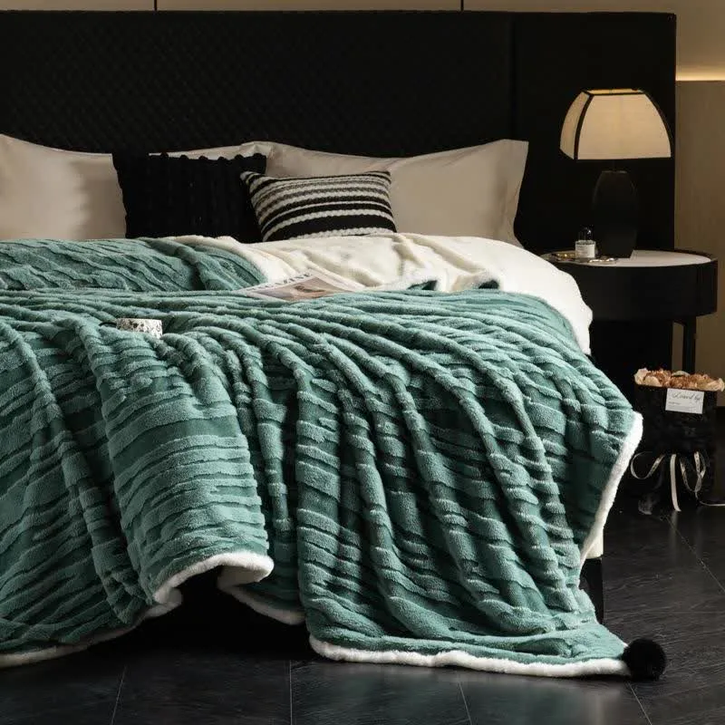 Strukturierte gestreifte Jacquard-Überwurfdecke