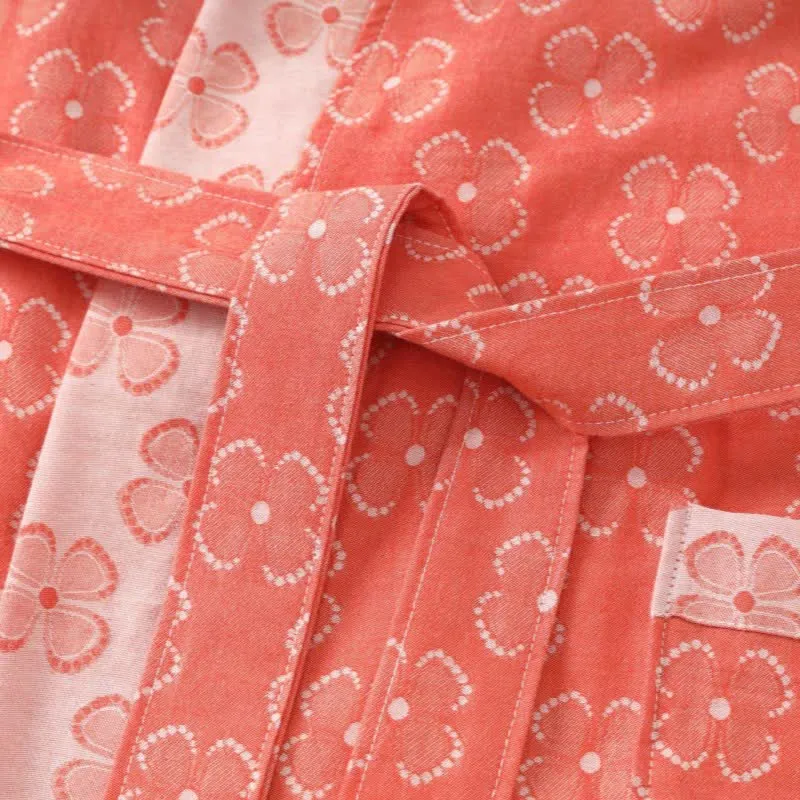 Kimono-Bademantel aus Baumwollgaze mit vierblättrigem Kleeblatt