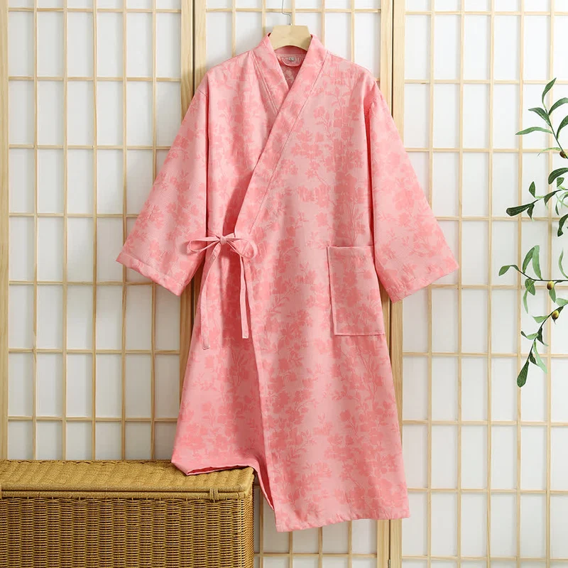 Dezenter Kimono-Bademantel mit Blumenmuster und Tasche