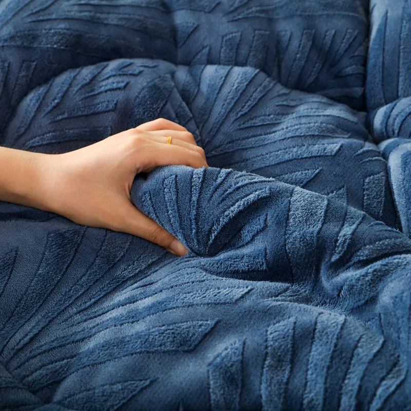 Luxuriöse Überwurfdecke aus geprägtem Fleece