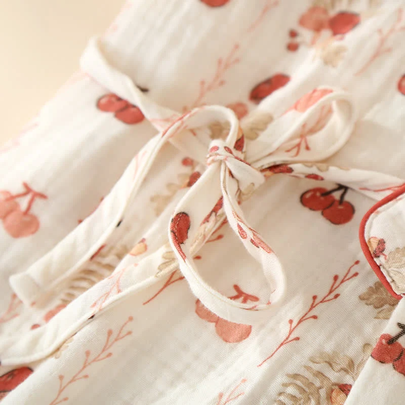 Kimono-Pyjama aus Baumwollgaze mit Kirsch- und Pilzmotiv